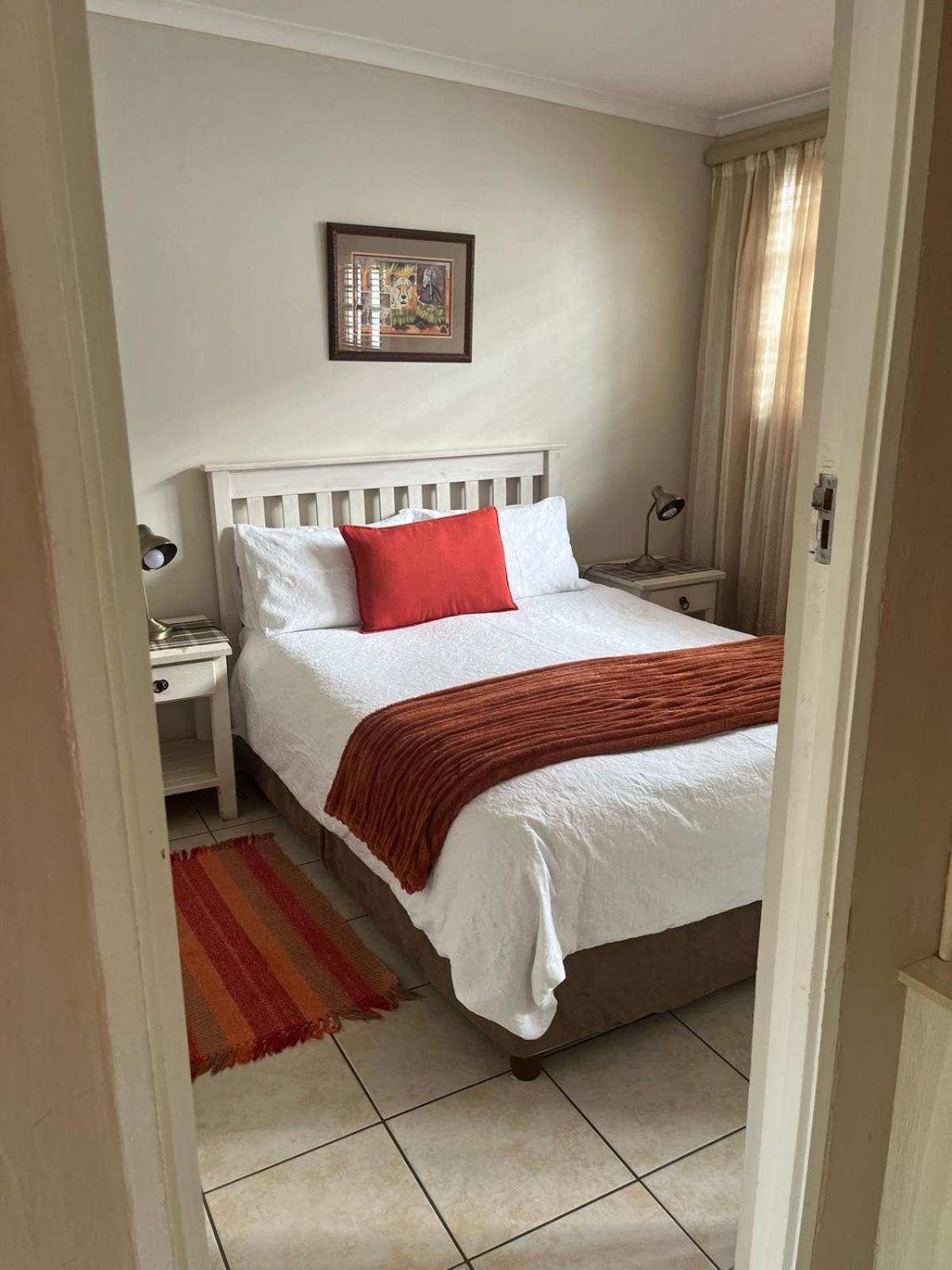 At Sta-Plus Guest House 포트엘리자베스 외부 사진