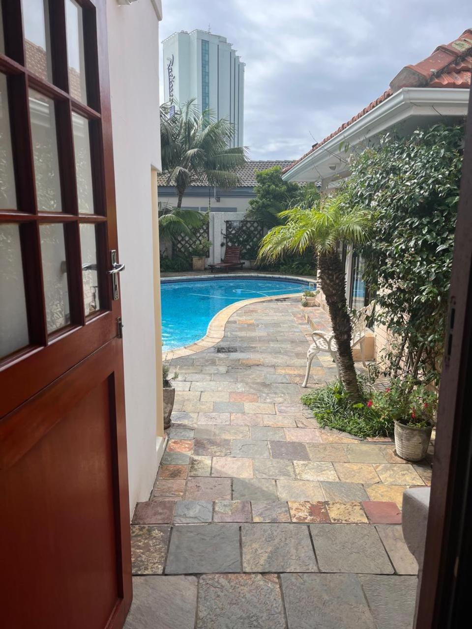 At Sta-Plus Guest House 포트엘리자베스 외부 사진